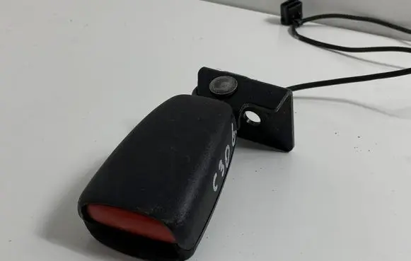 Volvo C30 Rear seatbelt buckle 8686940317232