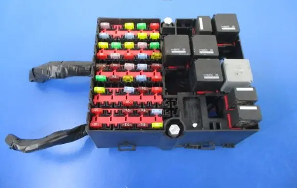 Ford Fiesta Fuse box set 6S6T-14401-AEG