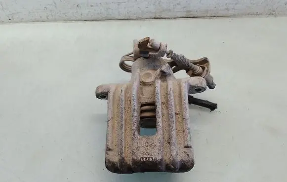 Volkswagen PASSAT B5 Rear brake caliper