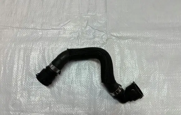 Alfa Romeo Stelvio Engine coolant pipe/hose