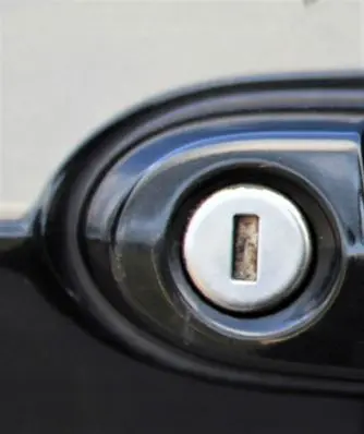 BMW 3 E90 E91 Front door lock (next to the handle) 