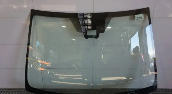 Toyota Avensis T270 Front windscreen/windshield window 