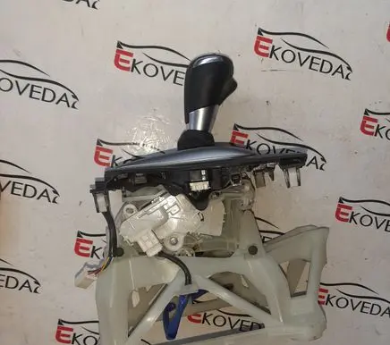 Mazda 3 III Gear shifter/selector B45A64341