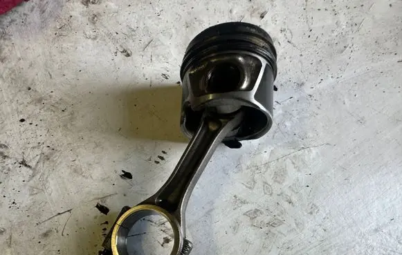 Piston with connecting rod
