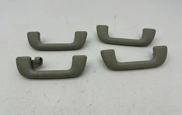 Toyota Yaris A set of handles for the ceiling L1020373 L1020374