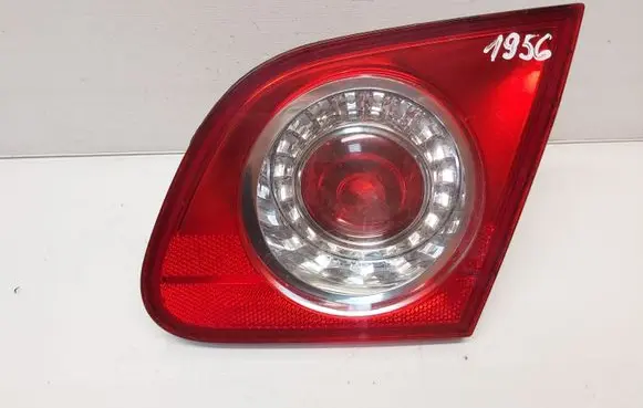 Tailgate rear/tail lights