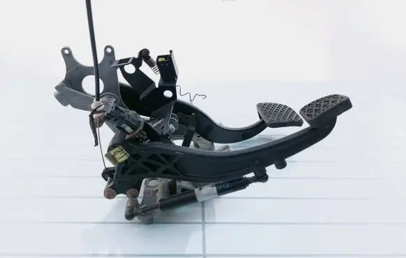 BMW 7 E38 Pedal assembly 1165574