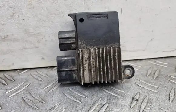 Toyota Verso Coolant fan relay 8925712010 4993003341