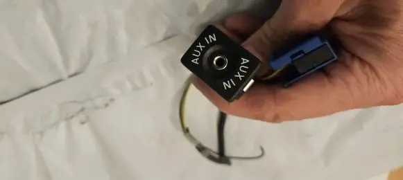 Volkswagen Tiguan AUX in-socket connector 