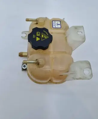 Chrysler Pacifica Coolant expansion tank/reservoir 68217323AA