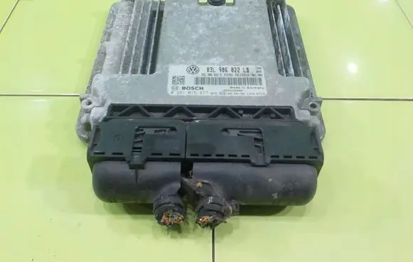 Volkswagen Golf VI Engine control unit/module 03L906022LB WP71