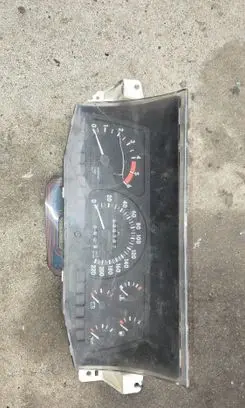 Speedometer (instrument cluster)