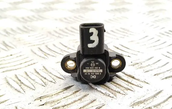 Mercedes-Benz C W204 Air pressure sensor A0061531628 0261230154