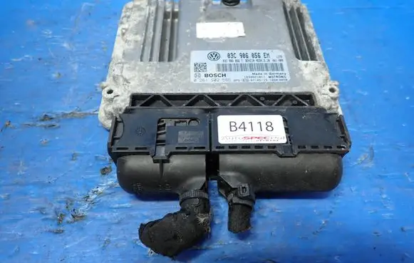 Volkswagen Golf V Engine control unit/module ECU 03C906056EM 03C906056T 0261S02565