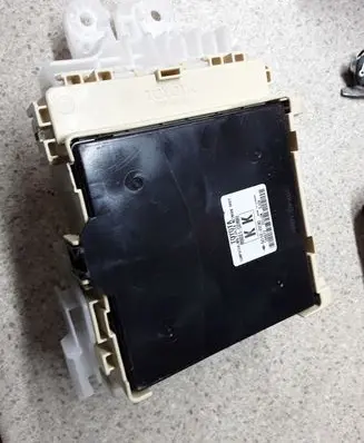 Toyota Auris E180 Fuse box set 63583367 8273012X80A 892210248