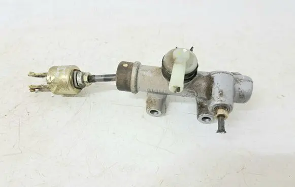 Toyota Avensis Verso Clutch master cylinder
