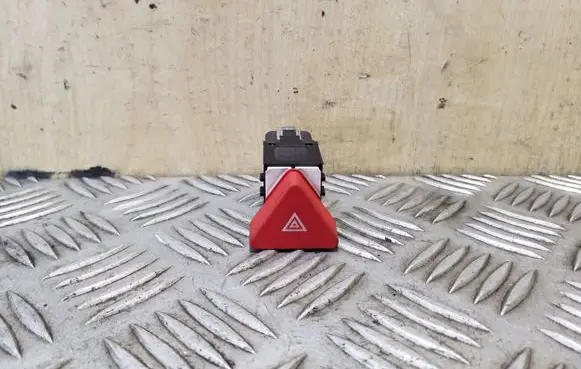 Volkswagen Tiguan Hazard light switch 5M0953509A