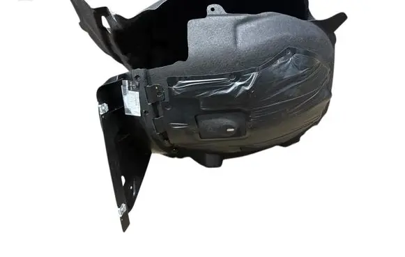 Front wheel arch liner splash guards