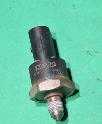 Volkswagen Golf V Fuel pressure sensor 0261545008