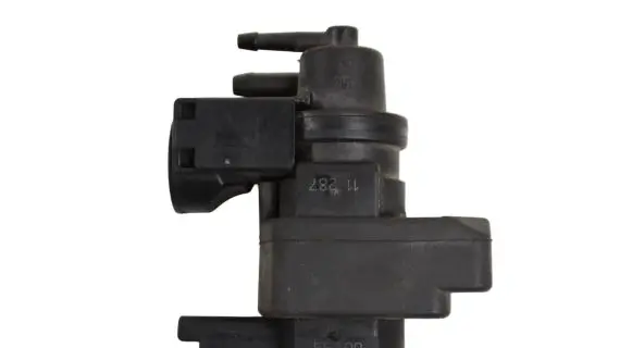 BMW 1 F20 F21 Turbo solenoid valve 7599547