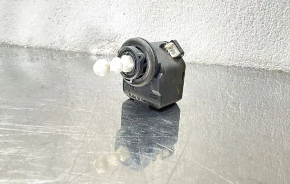 Opel Insignia A Headlight level adjustment motor 00883030