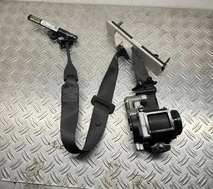 Ford Fusion II Front seatbelt DG9354612D64