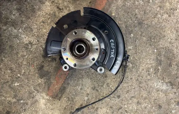 Renault Captur II Front wheel hub 11FDB