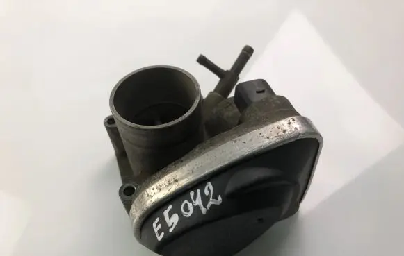 Skoda Fabia Mk1 (6Y) Throttle valve 047133062D