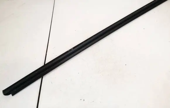 Toyota Auris 150 Front door glass trim molding 