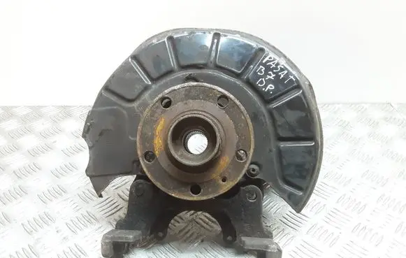 Volkswagen PASSAT B7 Front wheel hub