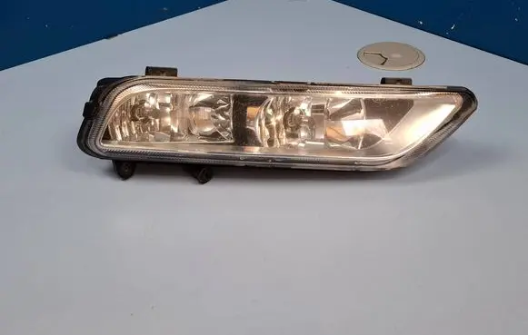 Volkswagen PASSAT B7 Front fog light 17662402