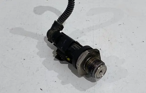 Suzuki Swift I Fuel pressure sensor 0281002706