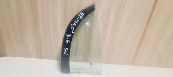 Rear vent window glass