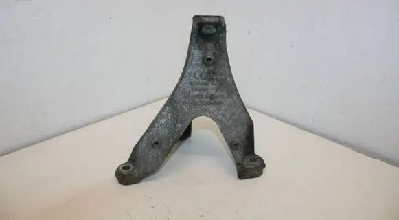 Audi A4 S4 B7 8E 8H Engine mounting bracket 8E0199308AF