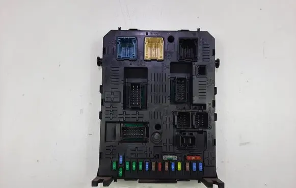 Peugeot 3008 I Comfort/convenience module 281197595