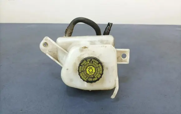Toyota Yaris Brake fluid reservoir 3508-87081
