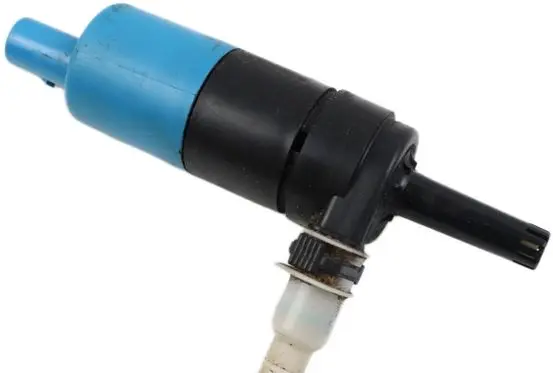 Volkswagen PASSAT B6 Headlight washer pump 3B7955681