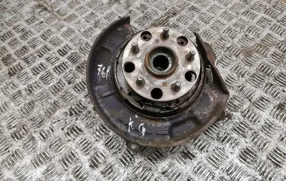 Lexus IS 220D-250-350 Rear wheel hub