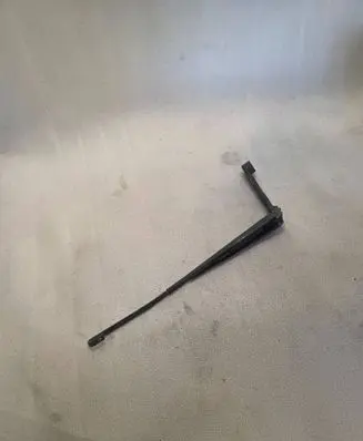 Mitsubishi Pajero Front wiper blade arm