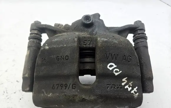Volkswagen Tiguan Front brake caliper 6799G