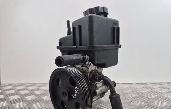 Mercedes-Benz C W204 Power steering pump A0064661501