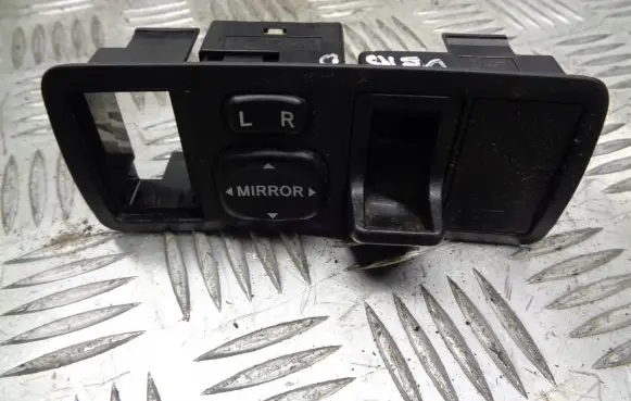Toyota Corolla Verso E121 Wing mirror switch