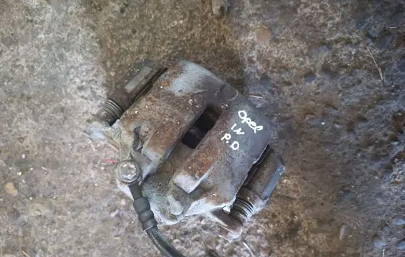 Opel Insignia A Front brake caliper