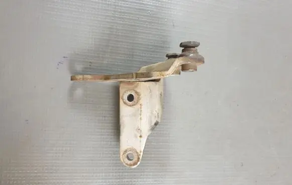 Skoda Octavia Mk3 (5E) Muffler mount bracket/holder 04L131561J