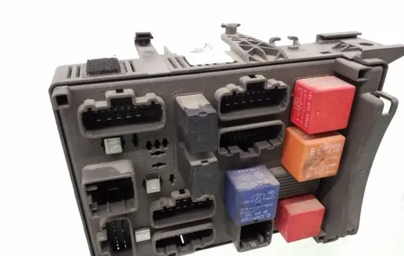 Renault Laguna II Fuse module 8200004201E 8200139819