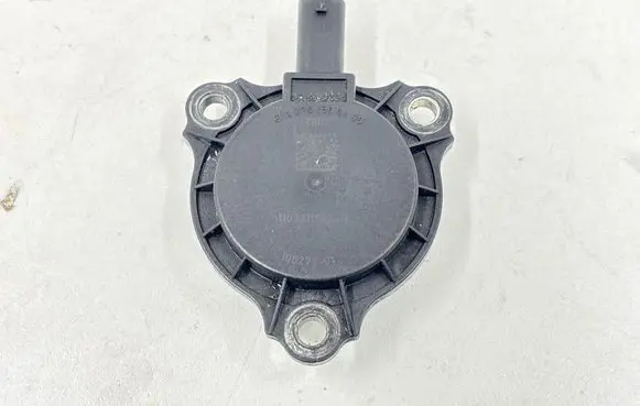 Mercedes-Benz CLS C218 X218 Camshaft vanos timing valve A2761560490