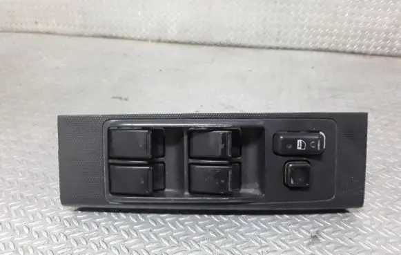 Toyota Corolla Verso AR10 Electric window control switch