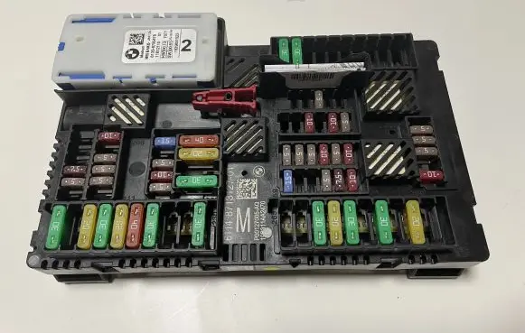 BMW M5 F90 Fuse module 8713127