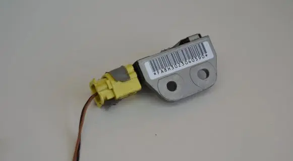 Nissan X-Trail T30 Airbag deployment crash/impact sensor FA8H3023040580