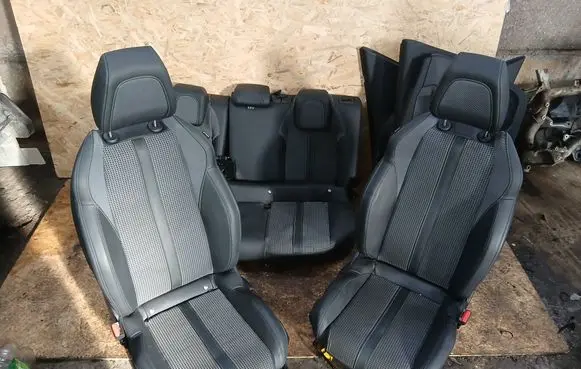 Peugeot 2008 II Seat set 